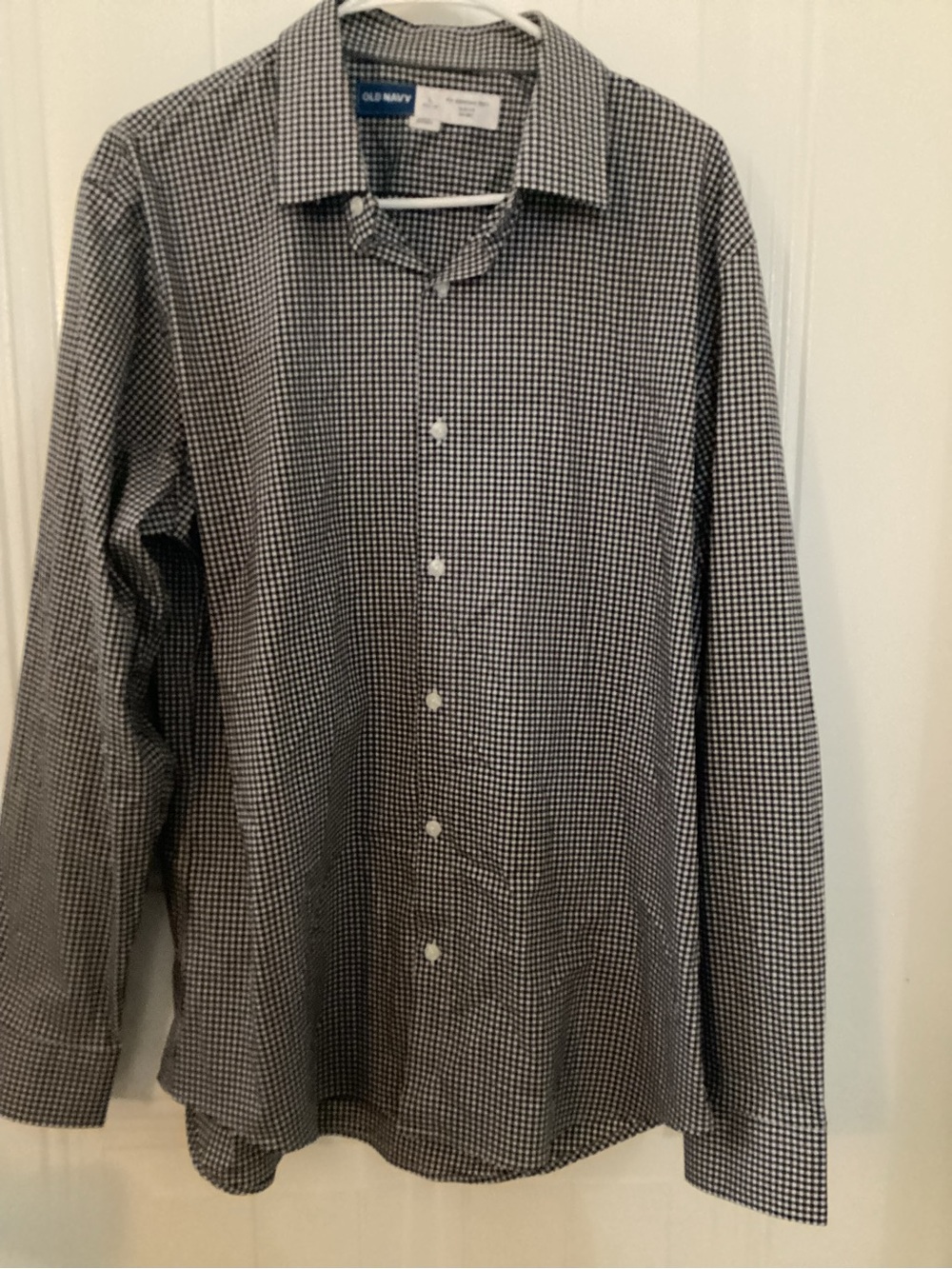 Old Navy white and black gingham button-up shirt in a L #preppy #gingham